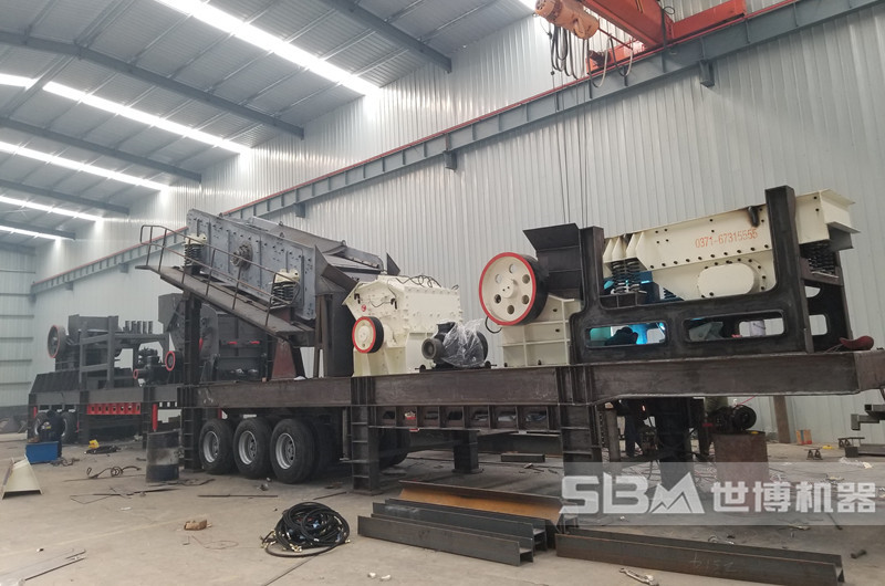 四組合移動車是小型石子破碎機(jī)