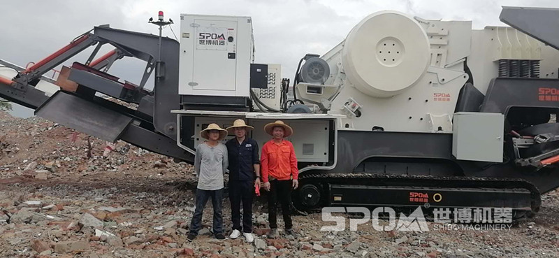 世博大型混凝土破碎機(jī)客戶現(xiàn)場(chǎng)，歡迎考察