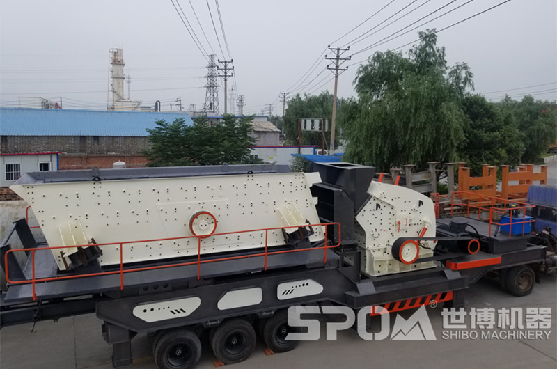 輪胎車(chē)一體的反擊破移動(dòng)破碎機(jī)